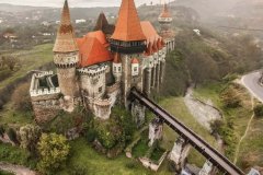 Corvin_Castle_bridge